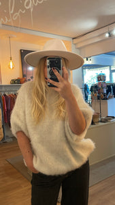 Pull fluffy écru