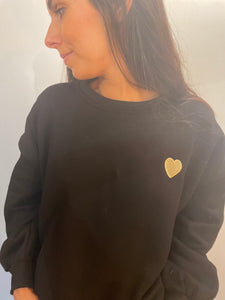 Sweat noir avec petit coeur